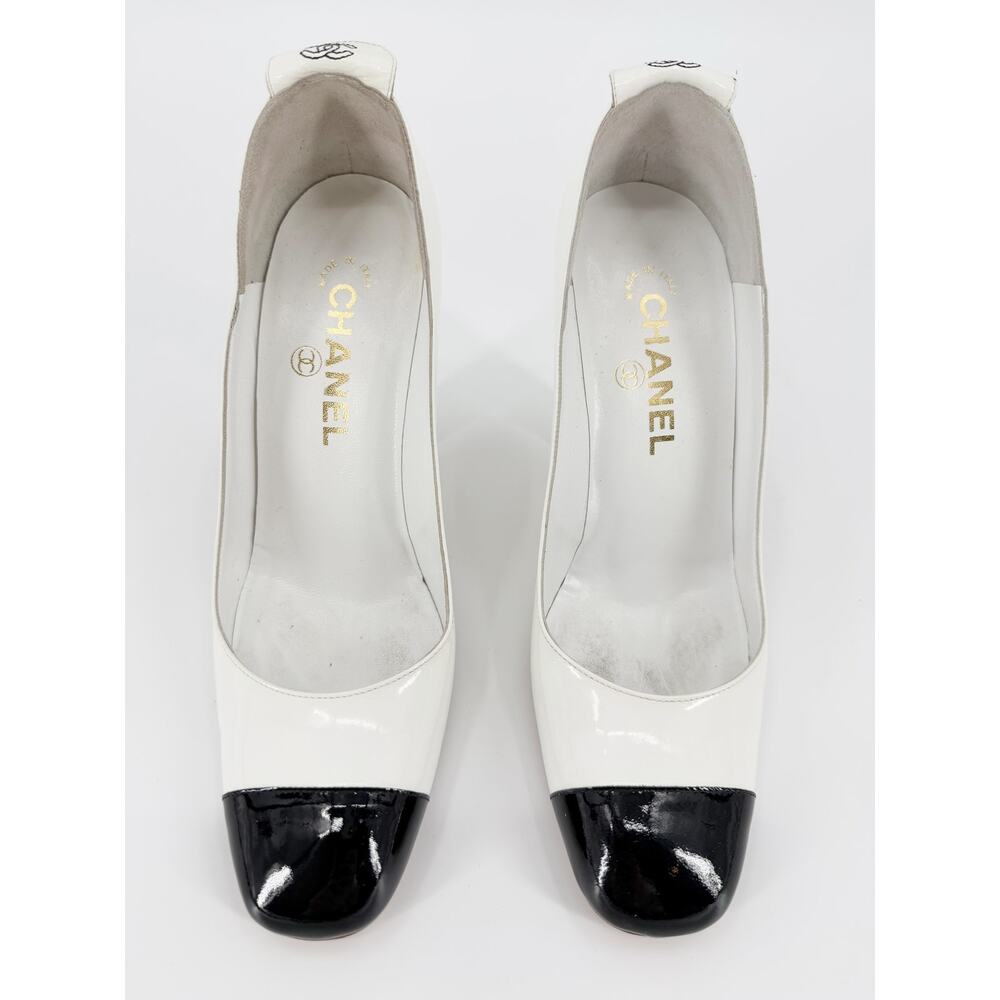 Chanel Two Tone White Black Patent Leather Cap Toe Block Heel Pumps Shoes 37 Box